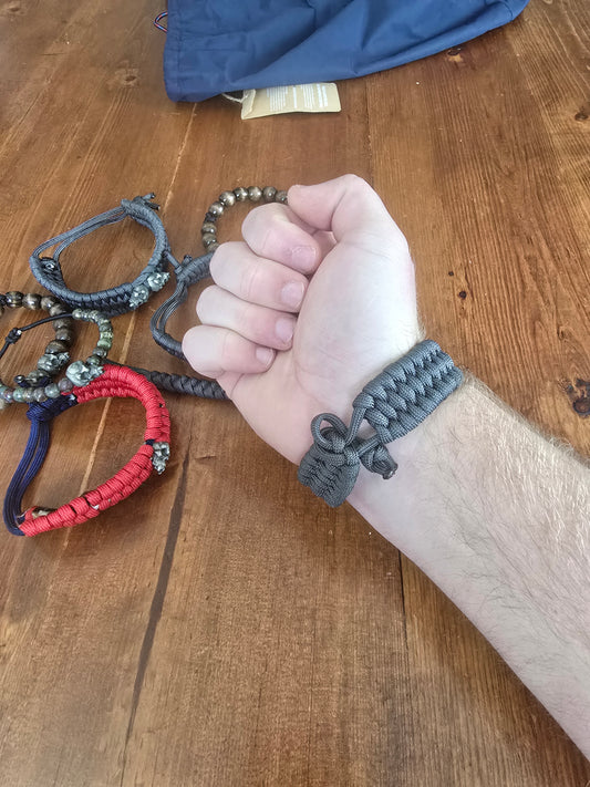 Skullobite stealth grey paracord bracelet