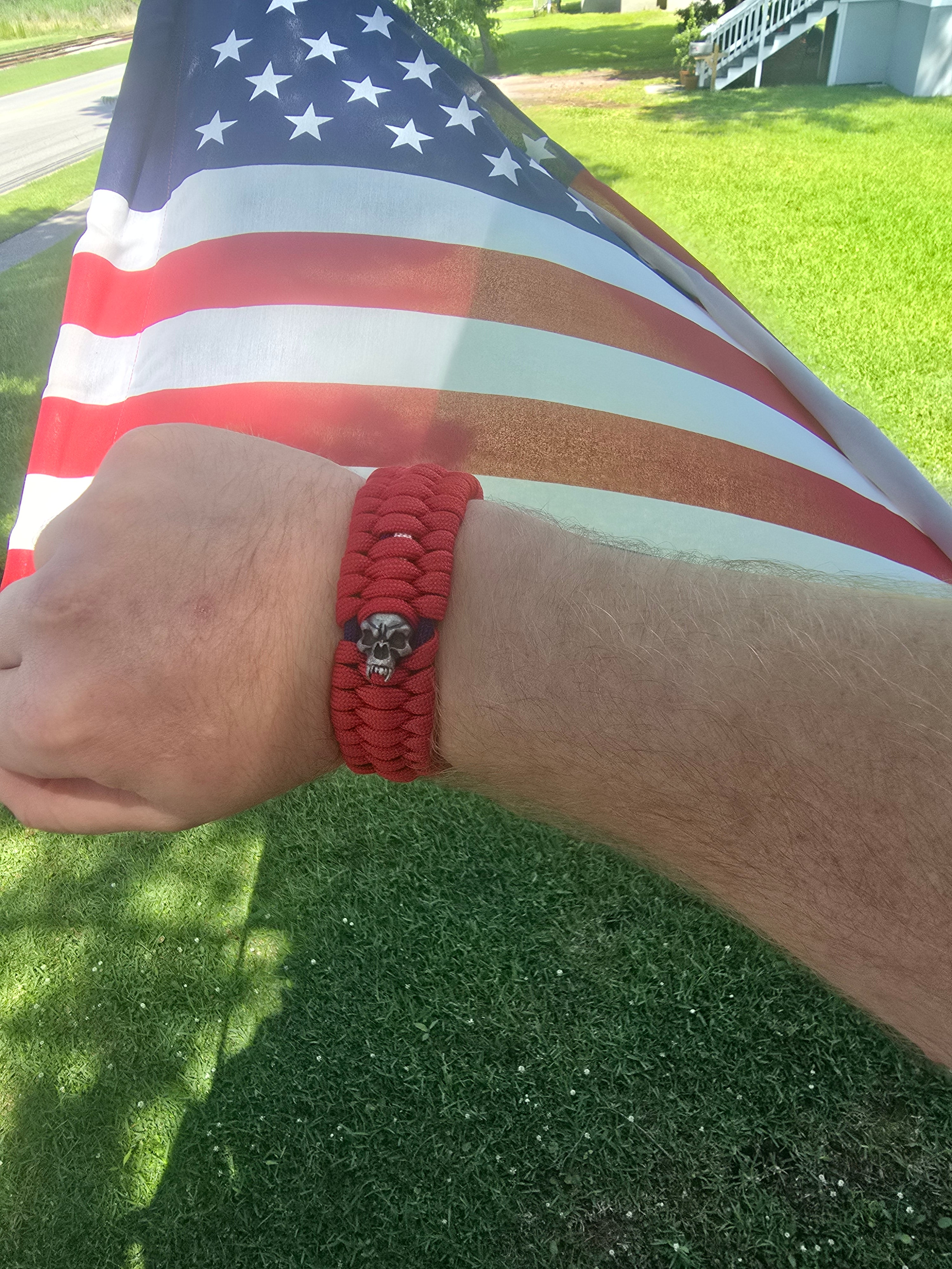 Stars and skulls paracord bracelet