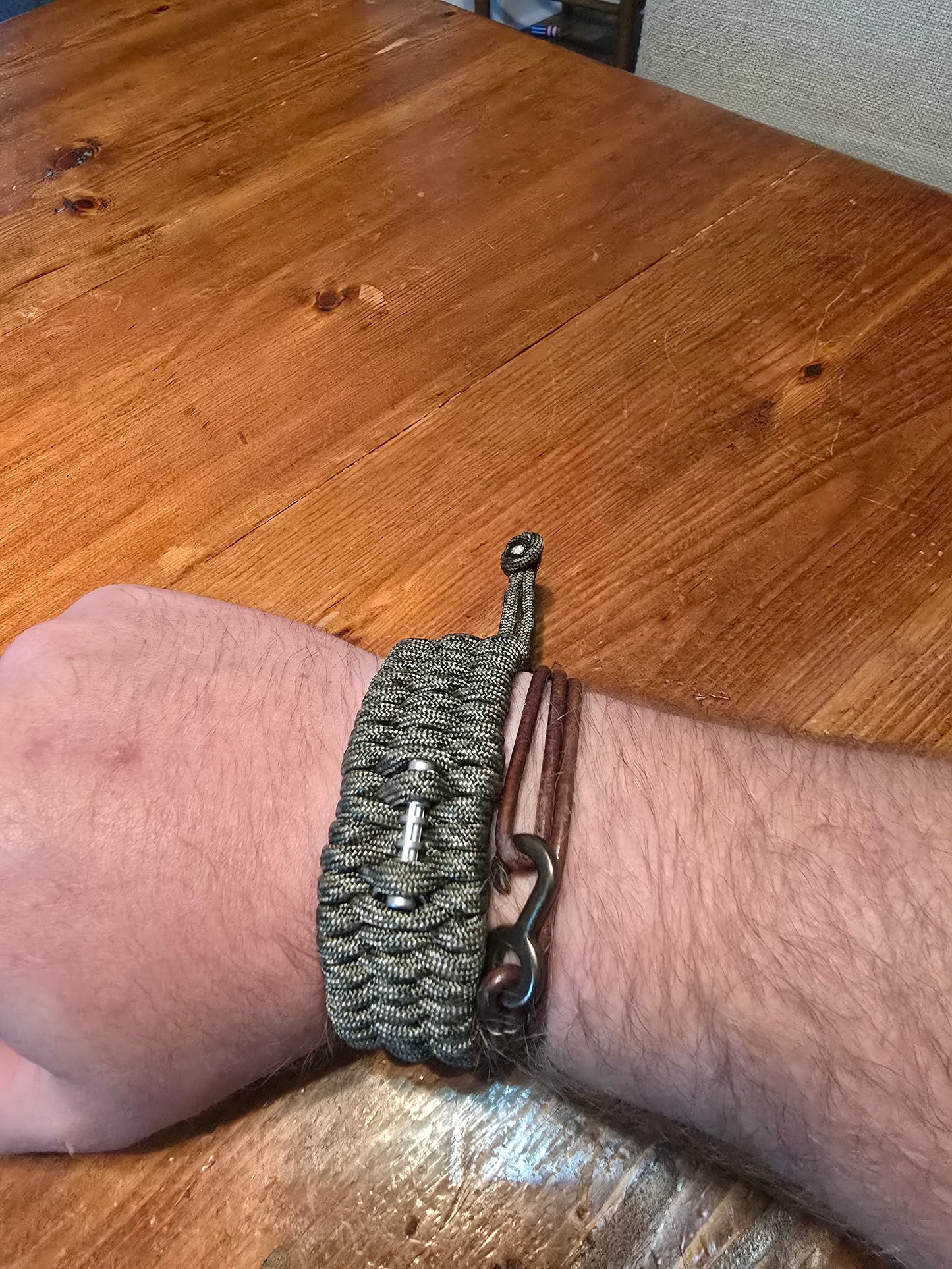 Glow skullobite paracord bracelet