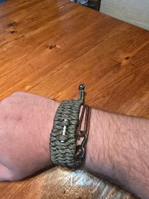 Glow skullobite paracord bracelet