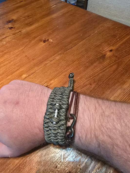 Glow skullobite paracord bracelet