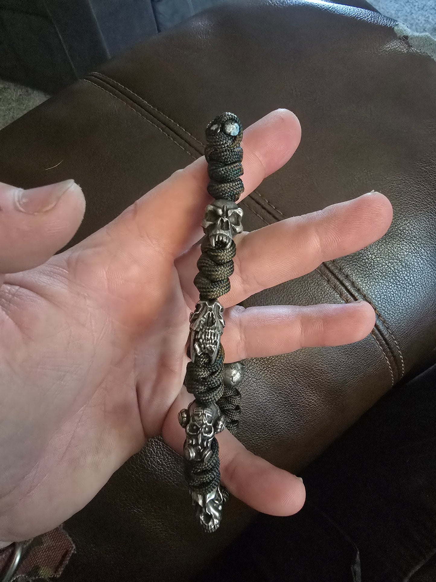 Skullobite totem of skulls: camo snakeknot relic
